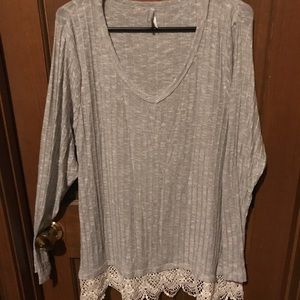 Long sleeved rubbed too with lace trimming